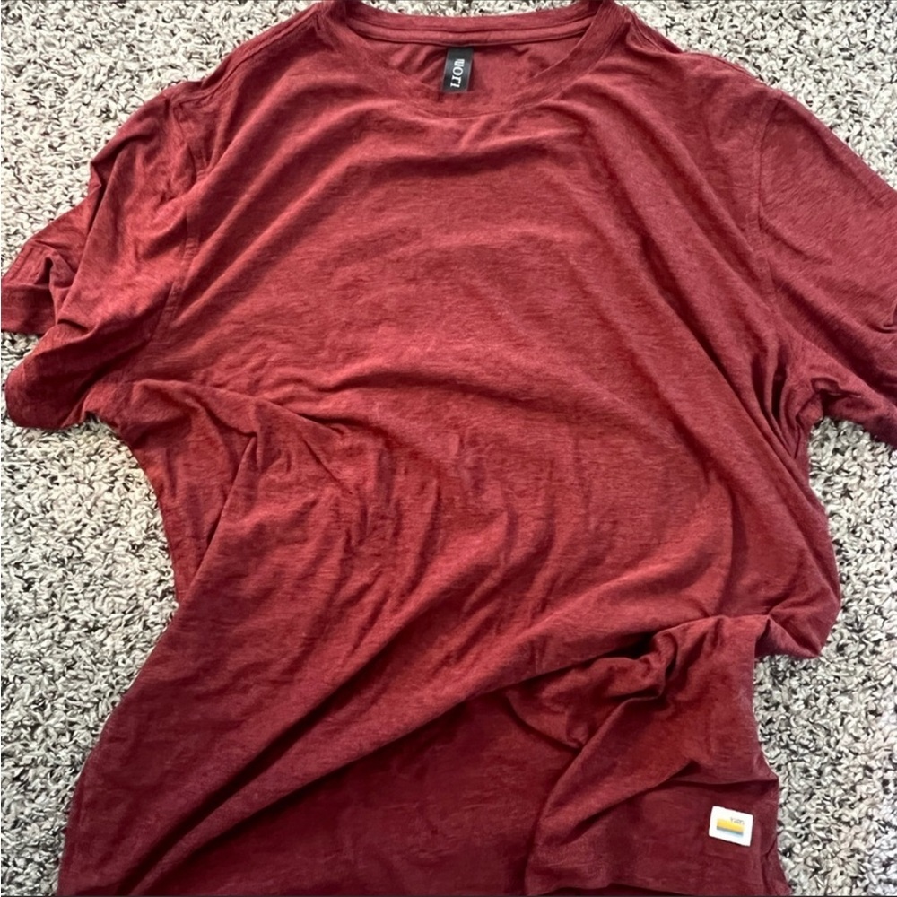 Vuori Mens Medium Strato Tech T shirt. Like New